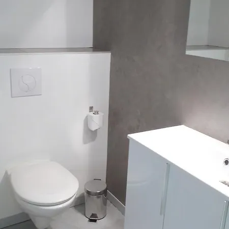 Appartement Studio Tout équipé Place De La Comédie: Confort, Calme&standing - Class Appart *