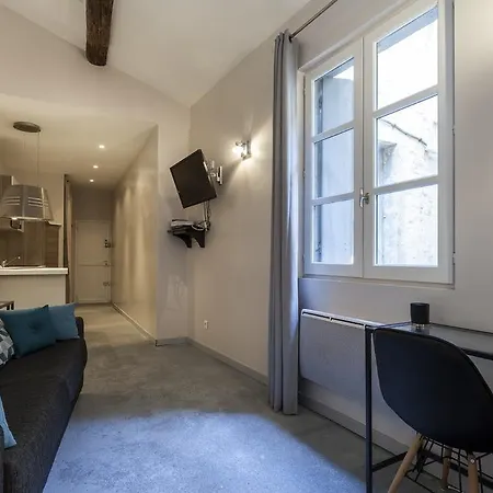 Appartement Studio Tout équipé Place De La Comédie: Confort, Calme&standing - Class Appart *